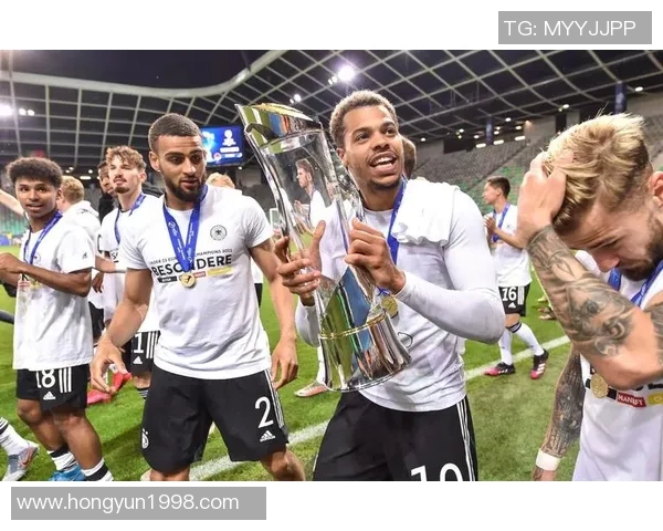 穆西亚拉的崛起之路：从青训小将到足球场上的璀璨明星